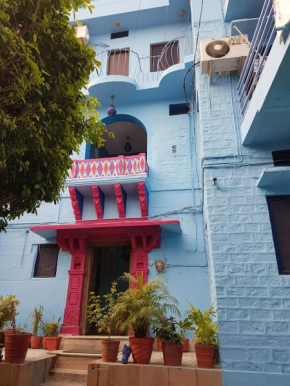 Yogis Guest House
